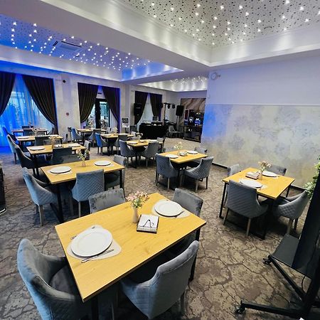 River Place Питешти Экстерьер фото