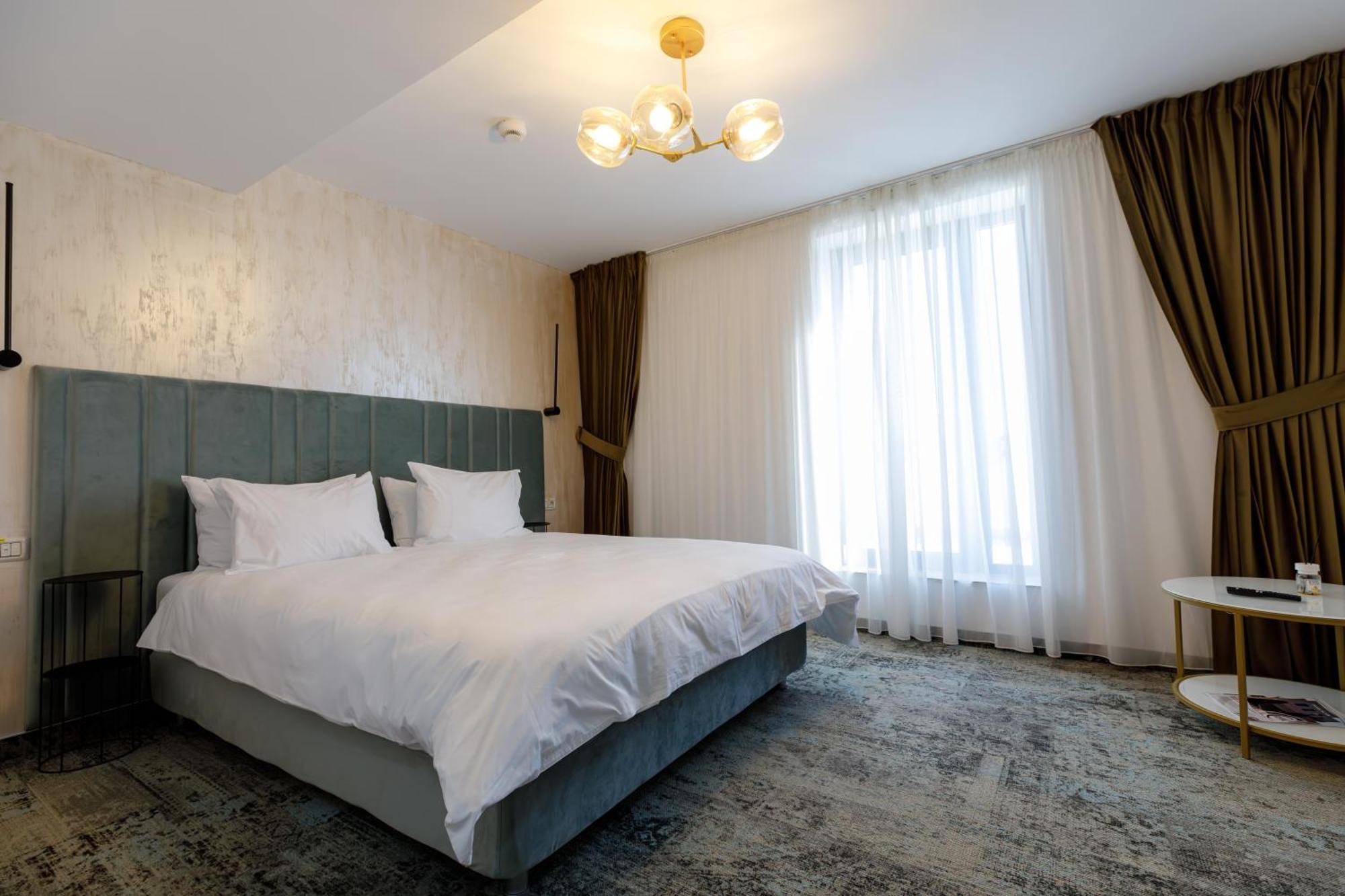 River Place Питешти Экстерьер фото