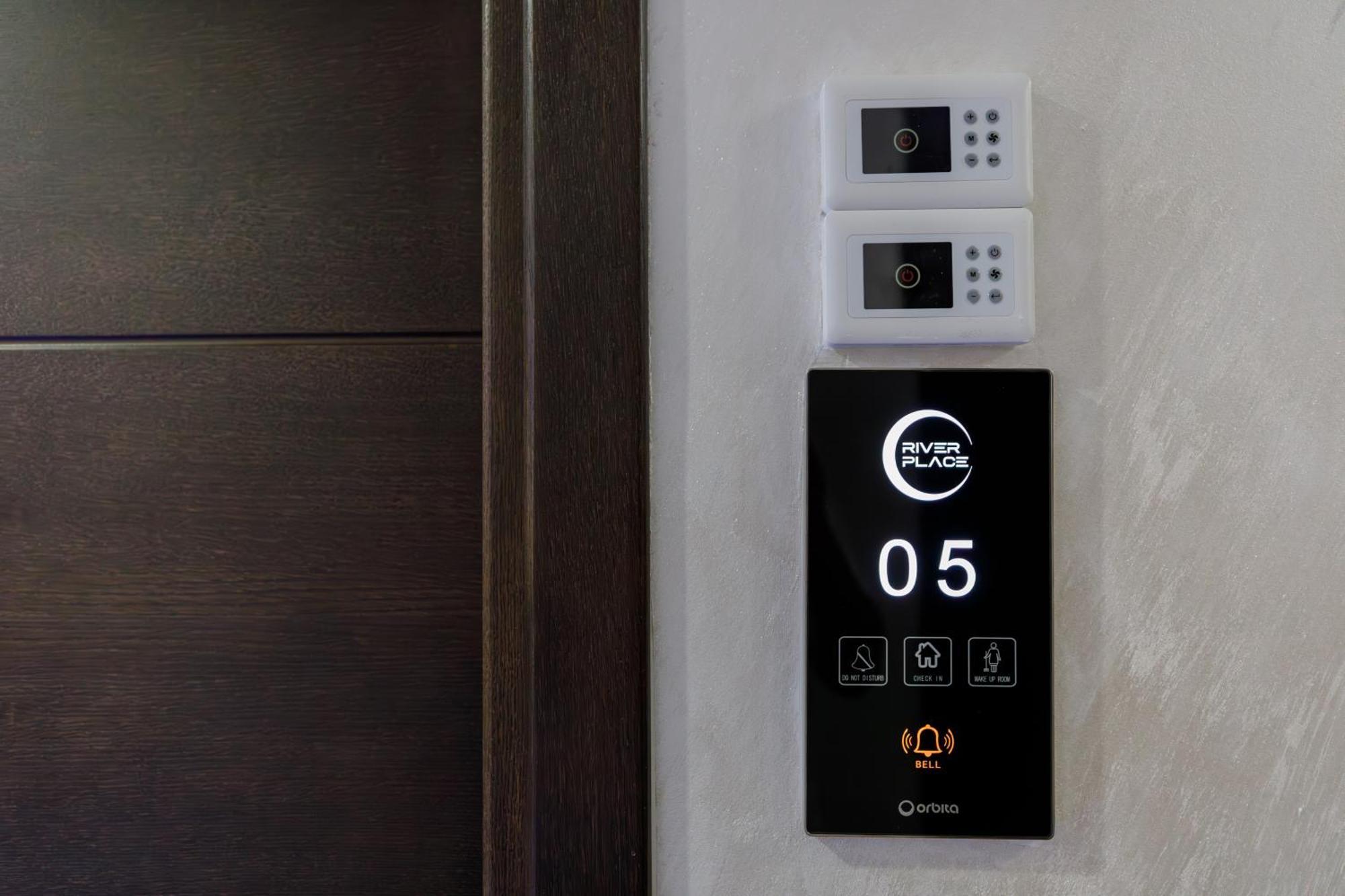 River Place Питешти Экстерьер фото