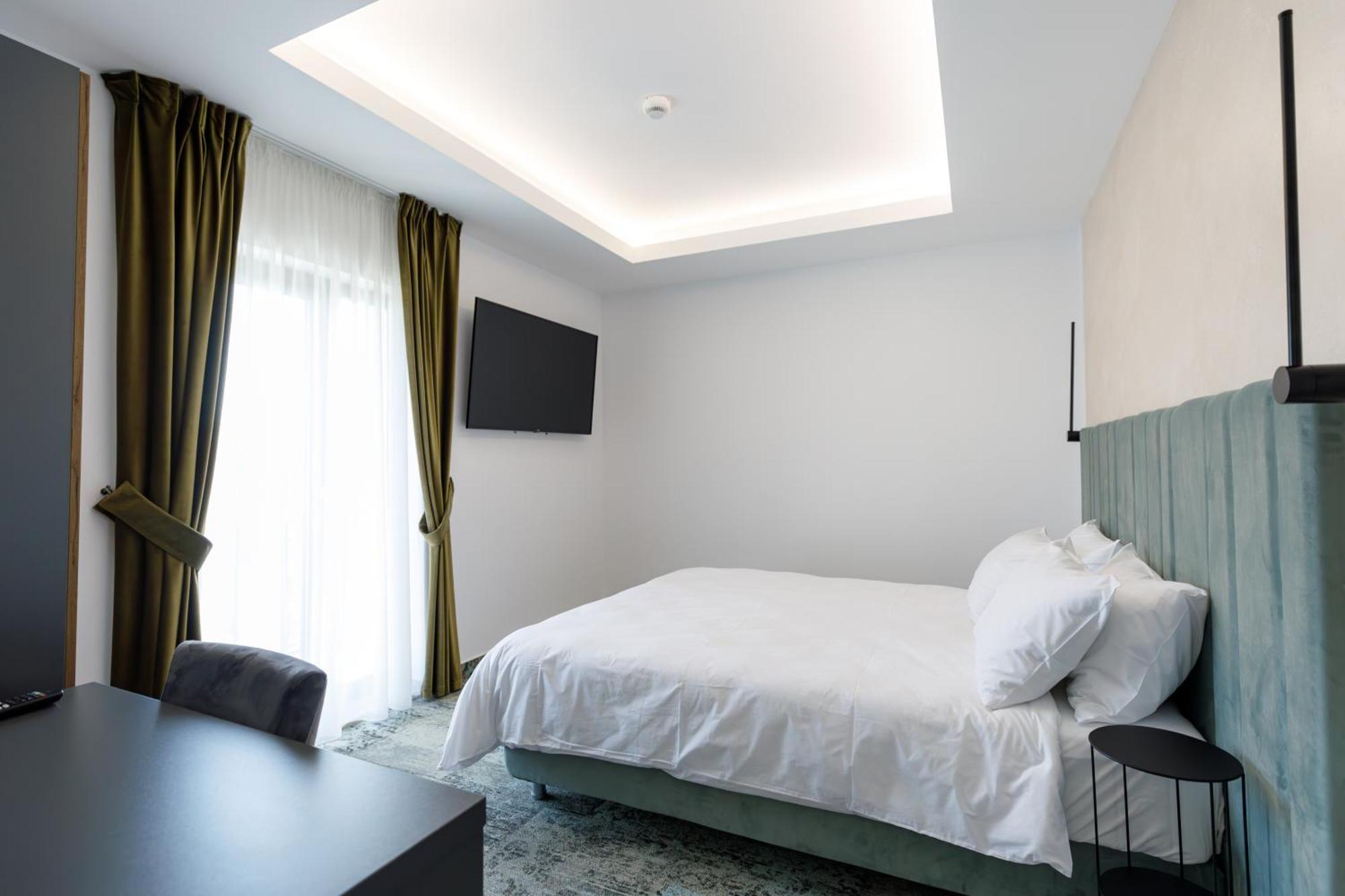 River Place Питешти Экстерьер фото