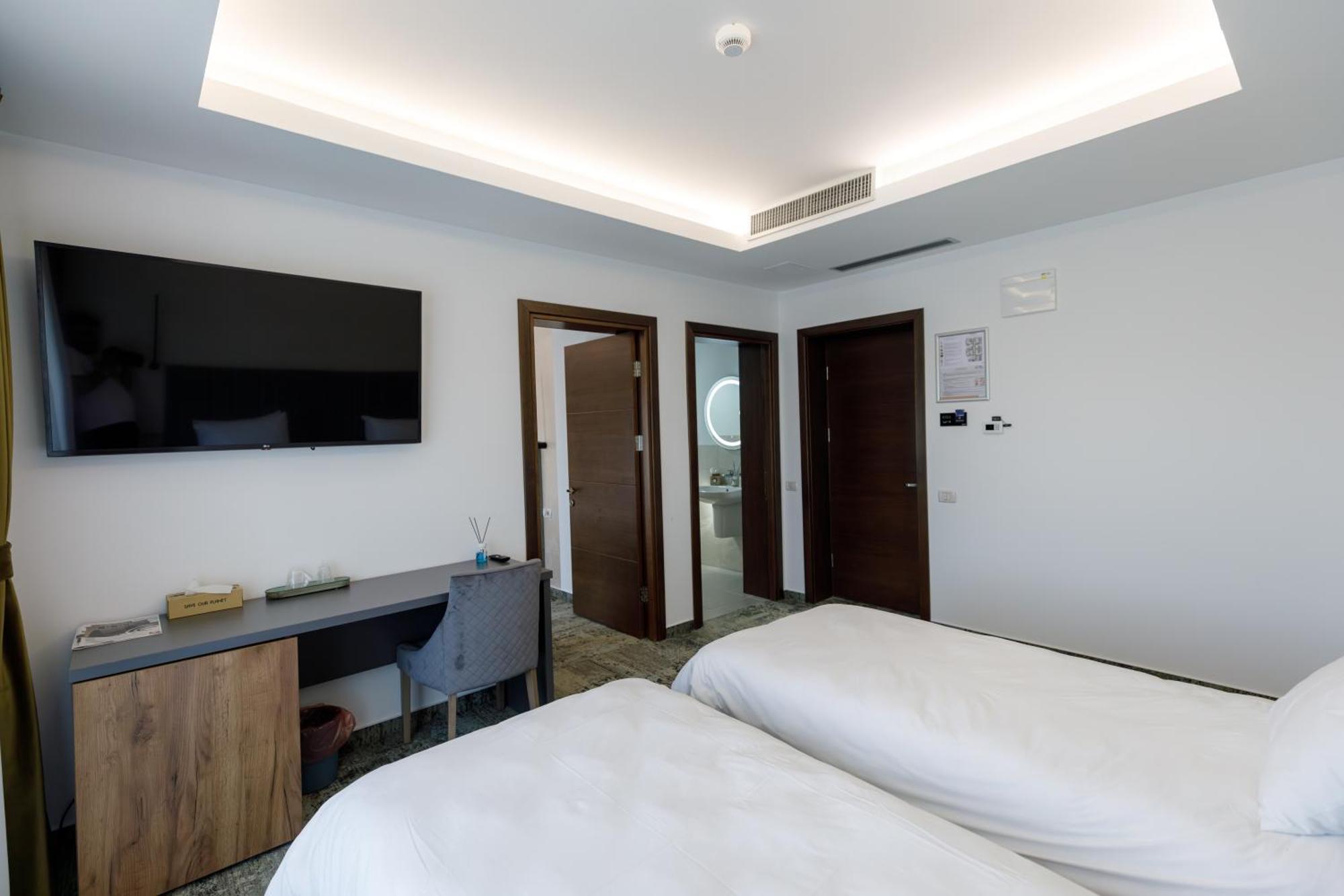 River Place Питешти Экстерьер фото