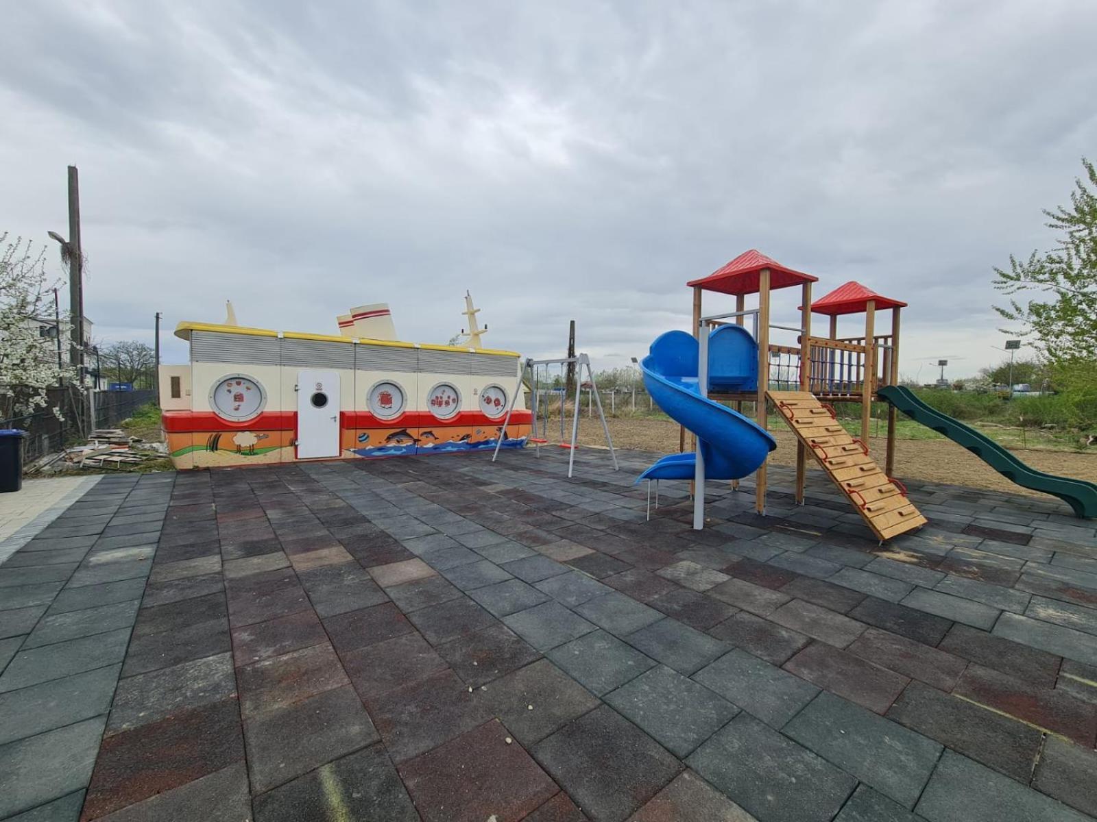 River Place Питешти Экстерьер фото