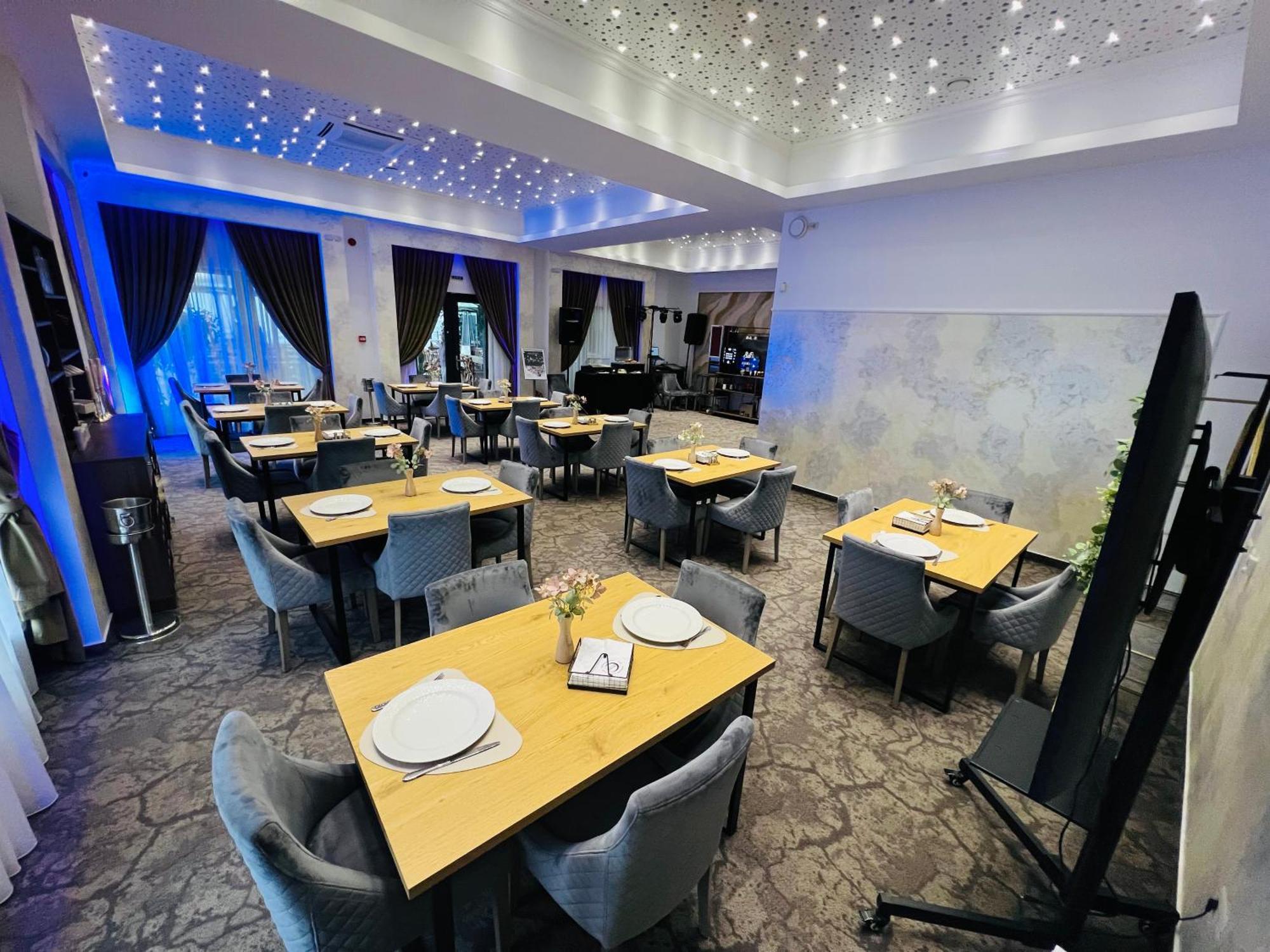River Place Питешти Экстерьер фото