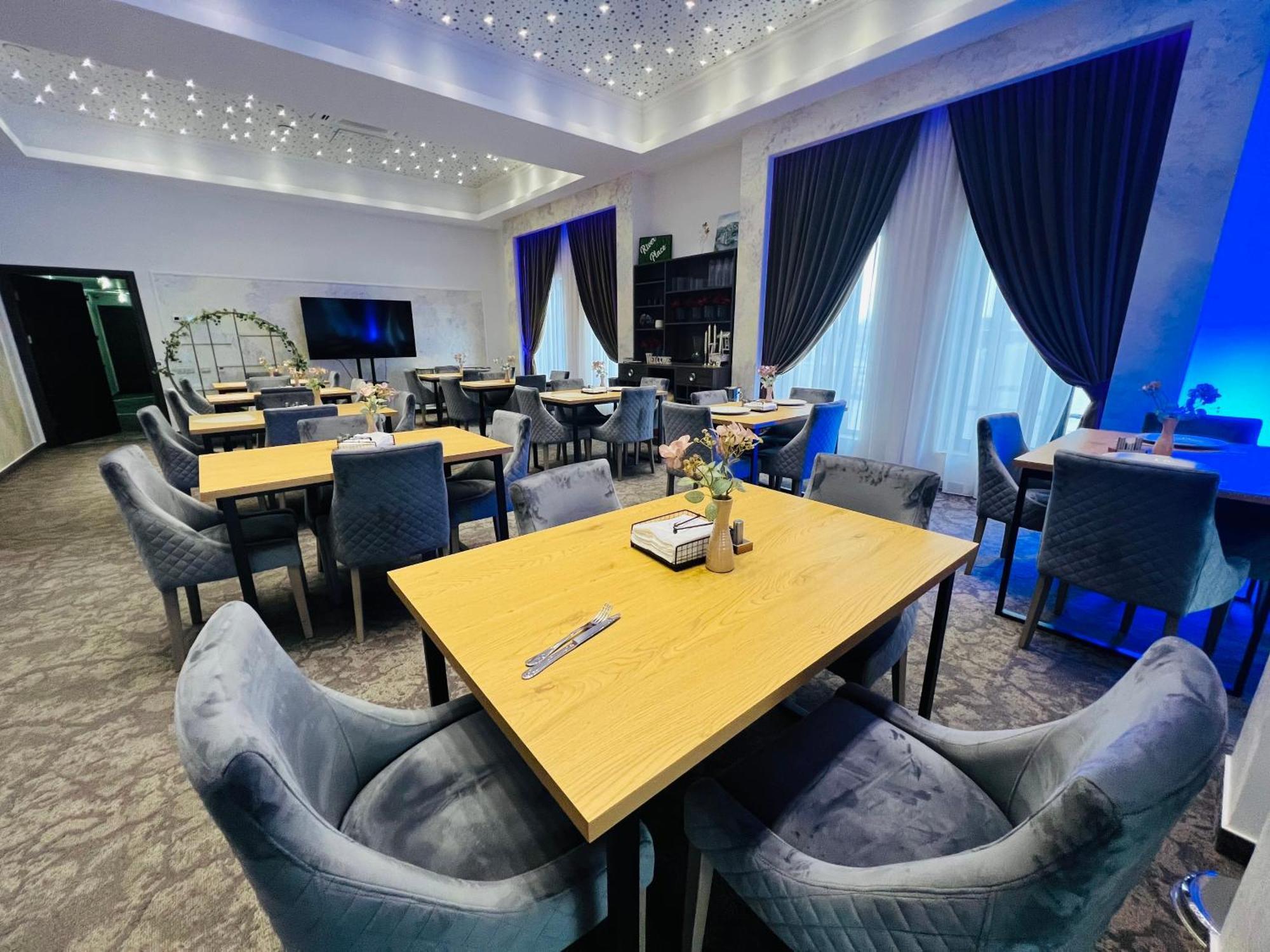 River Place Питешти Экстерьер фото